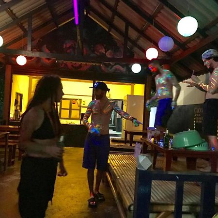 Sea Hug Hostel Koh Phangan Exteriör bild